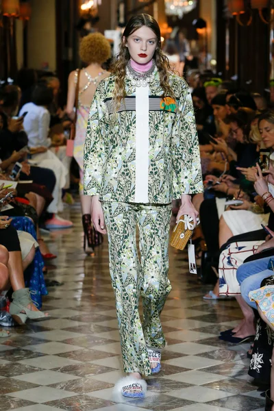 Look 14